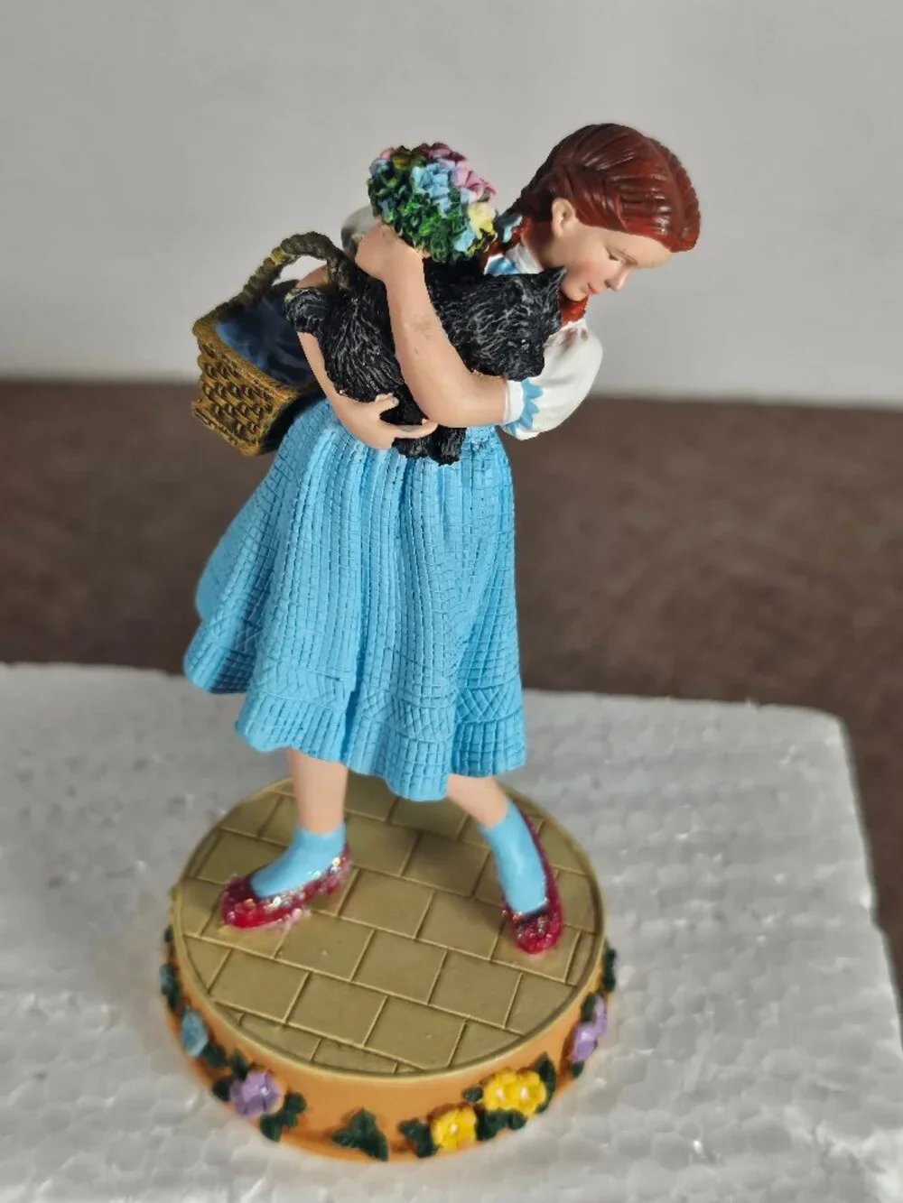 Enesco 1999 Wizard of Oz Dorothy And Toto Resin Figurine Number 948314 Boxed